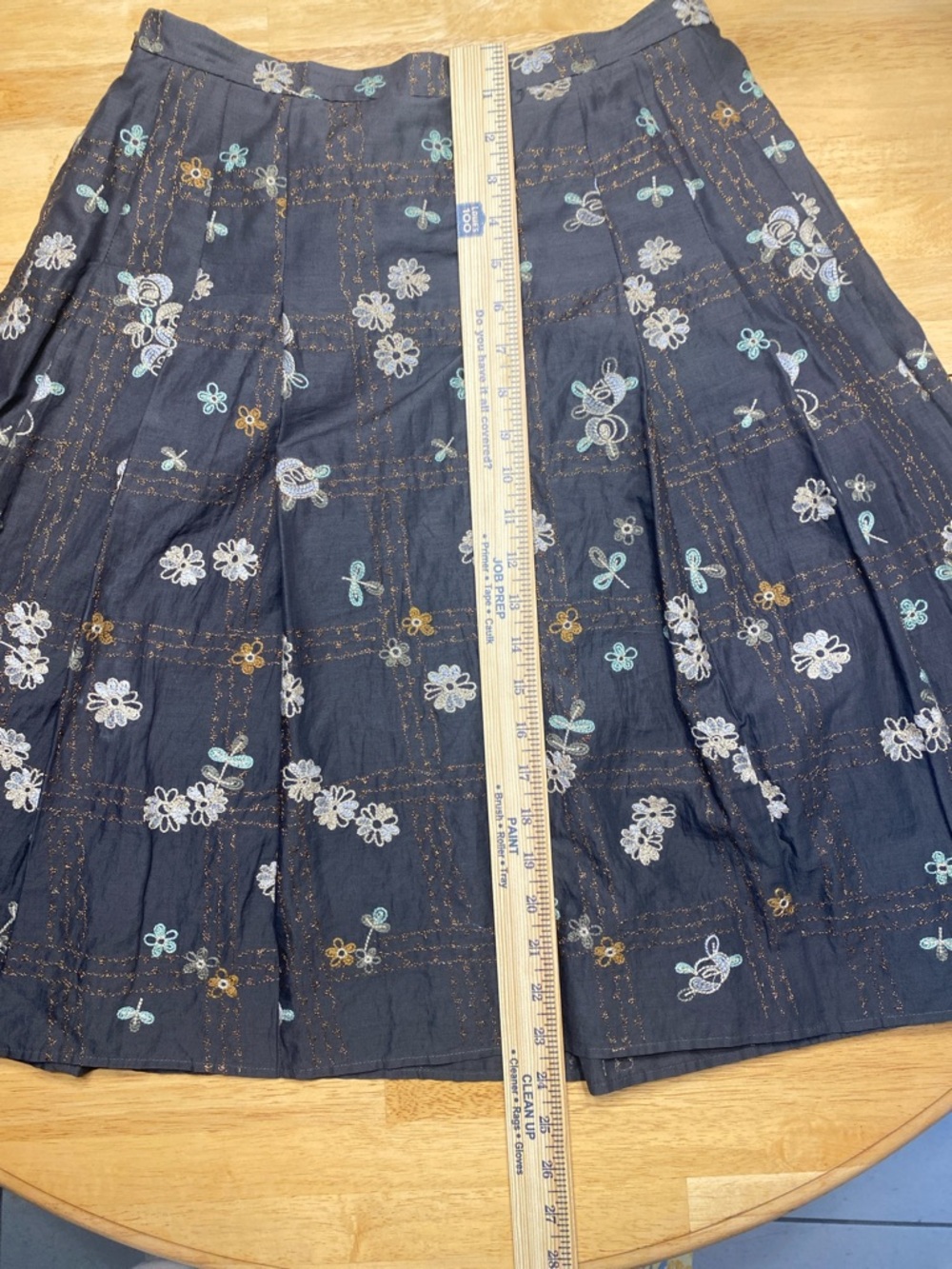 Anne Klein Gray Floral Embroidered Skirt Size 6 Knee Length 100% Cotton - Picture 2 of 5